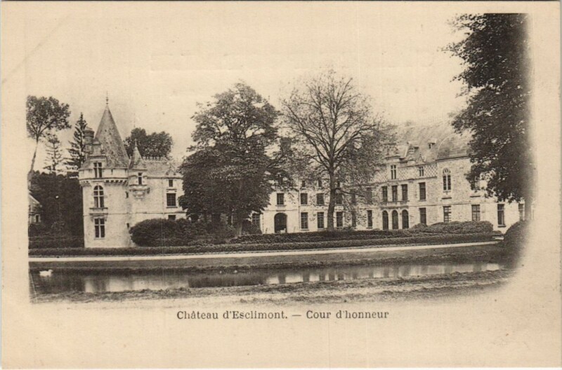 Carte postale ancienne Chateau d'Esclimont - Cour d'Honneur