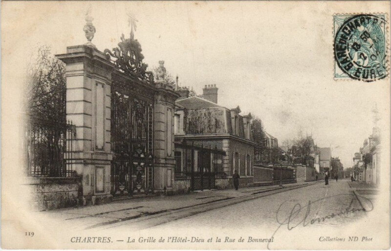 Carte postale ancienne Chartres La Grille de l'Hotel Dieu France à Chartres