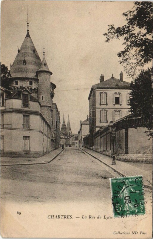 Carte postale ancienne Chartres La Rue du Lycee France à Chartres