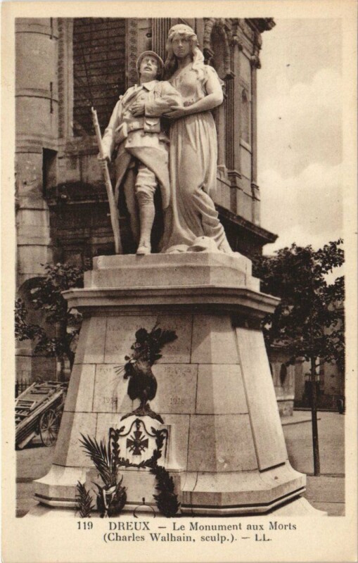 Carte postale ancienne Dreux Le Monument aux Morts France à Dreux