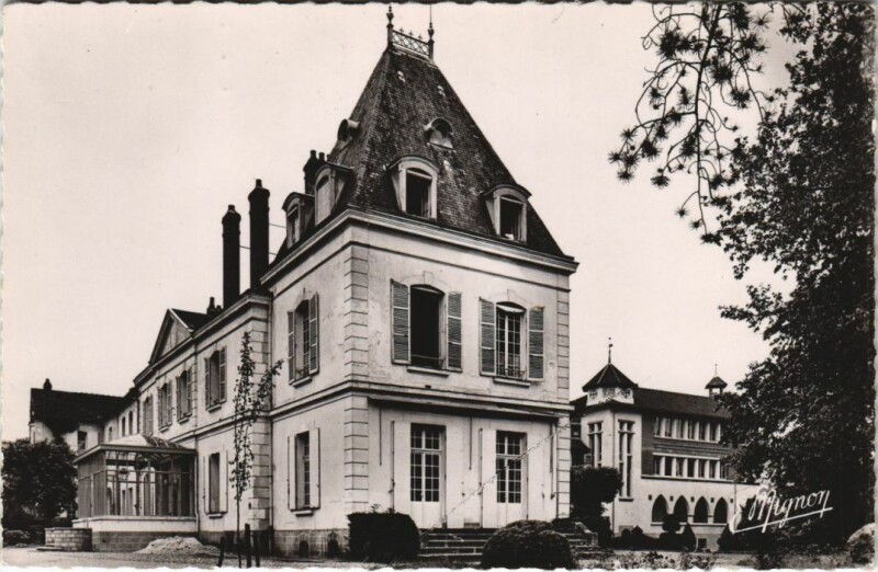 Carte postale ancienne Epernon Le Prieure Saint-Thomas France