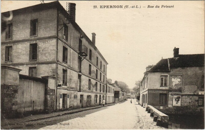 Carte postale ancienne Epernon Rue du Prieure France