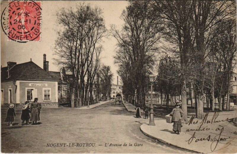 Carte postale ancienne Nogent-le-Rotrou L'Avenue de la Gare France à Nogent-le-Rotrou