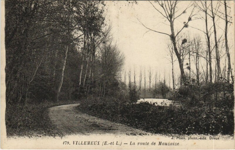 Carte postale ancienne Villemeux La route de Mauzaize France