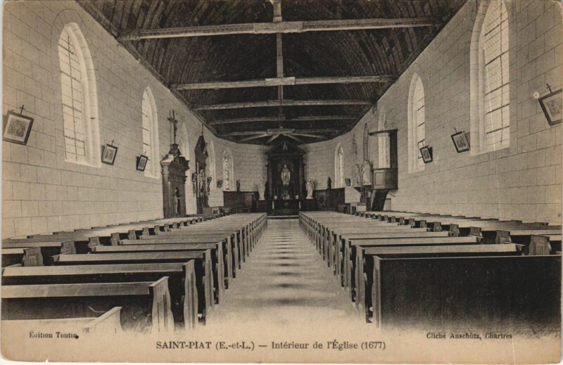 Carte postale ancienne Saint-Piat Interieur de l'Eglise France à Saint-Piat