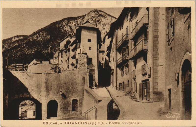 Carte postale ancienne Briancon Porte d'Embrun France à Embrun