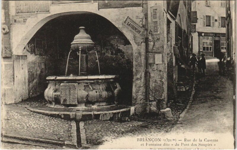 Carte postale ancienne Briancon Rue de la Caserne France