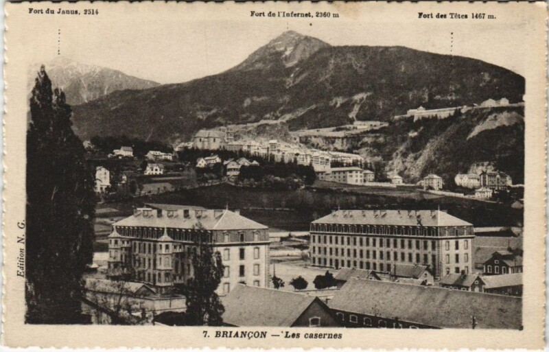 Carte postale ancienne Briancon Les Casernes France