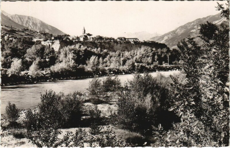 Carte postale ancienne Embrun Le Roc et la Durance France à Embrun
