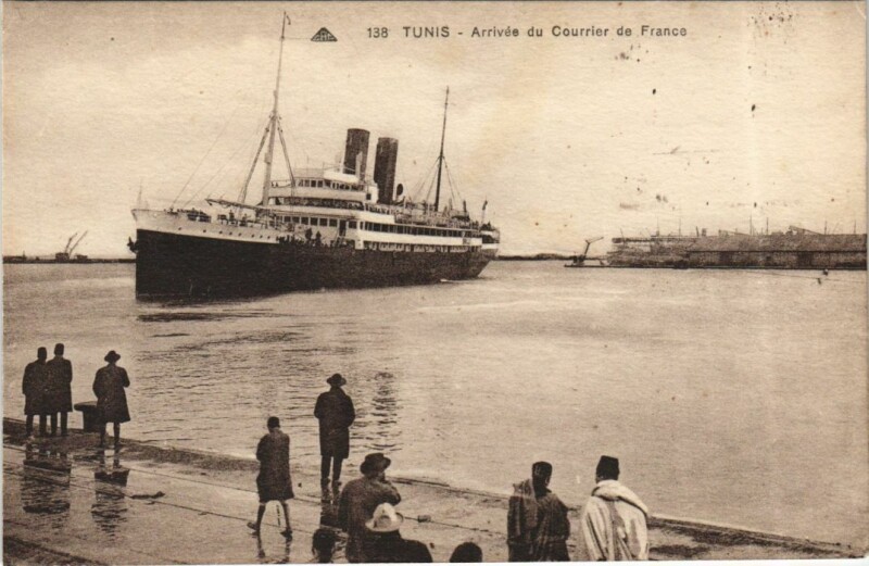 Carte postale ancienne Tunis - Arrivee du Courrier de France Ships