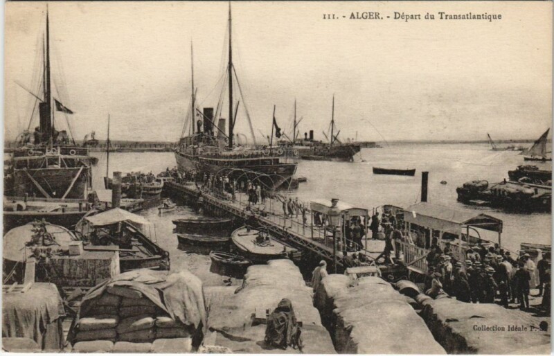Carte postale ancienne Alger - Depart du Transatlantique Ships