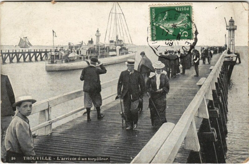 Carte postale ancienne Trouville - L'Arrivee d'un Torpilleur Ships