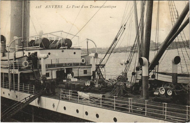 Carte postale ancienne Anvers - Le Pont d'un Transatlantique Ships