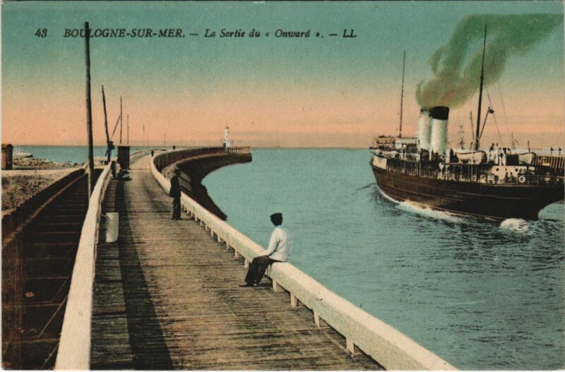 Carte postale ancienne Boulogne-sur-Mer - La Sortie du Onward Ships