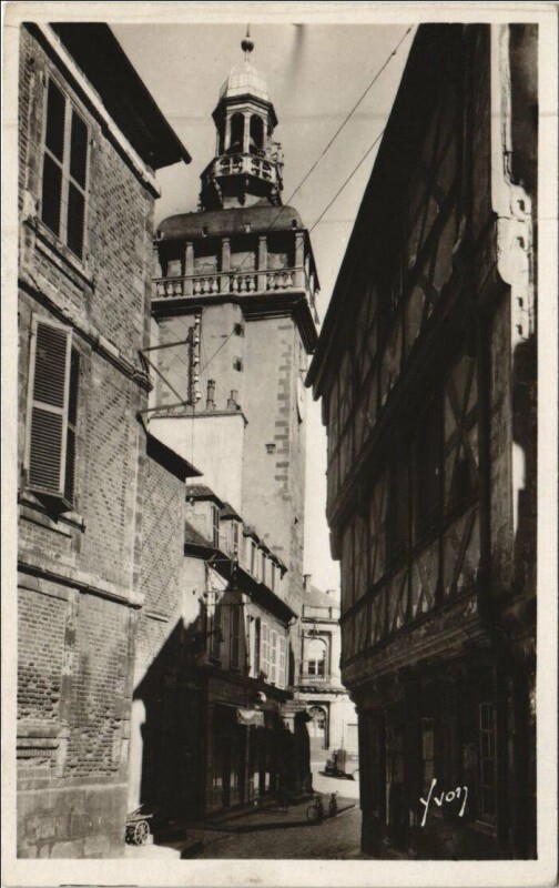Carte postale ancienne Moulins Rue de l'ancien Palais à Moulins
