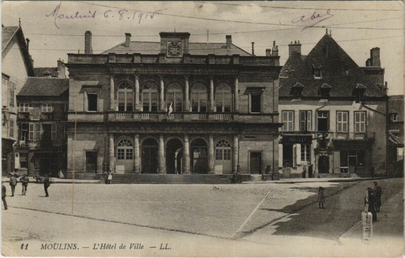 Carte postale ancienne Moulins Hotel de Ville à Moulins