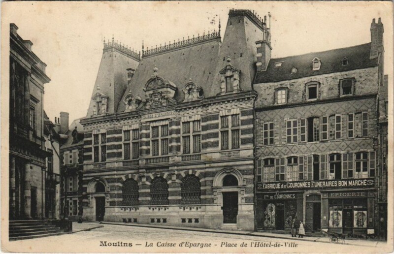 Carte postale ancienne Moulins Place de l'Hotel de Ville à Moulins