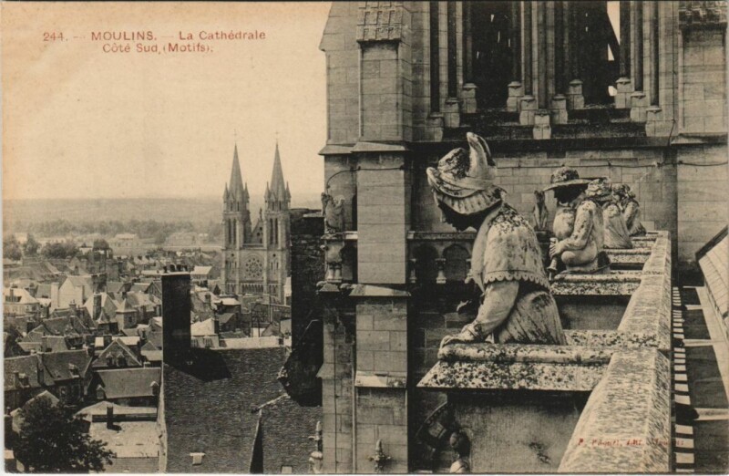 Carte postale ancienne Moulins La Cathedrale , Cote Sud à Moulins