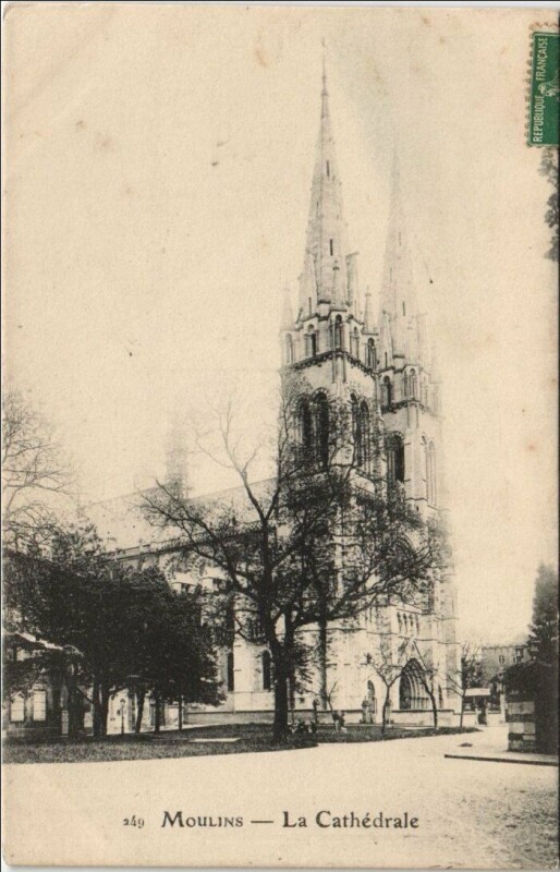Carte postale ancienne Moulins La Cathedrale à Moulins