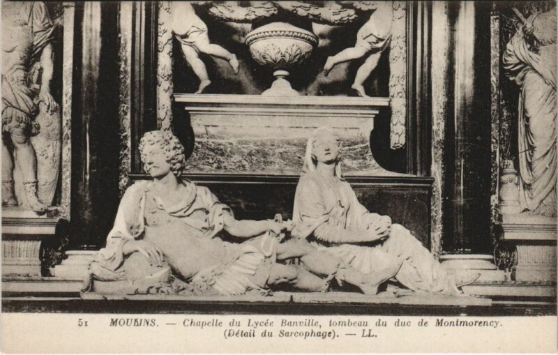 Carte postale ancienne Moulins Chapelle du Lycee Banville ,Tombeau à Moulins