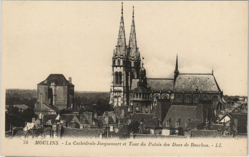 Carte postale ancienne Moulins La Cathedrale et Tour du Palais des Ducs de Bourbon à Moulins