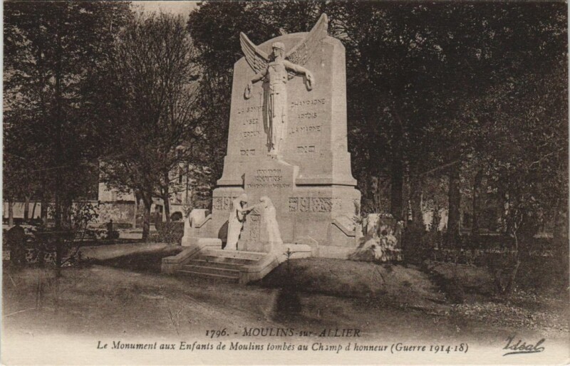 Carte postale ancienne Moulins Monument aux Enfants de Moulins tombes à Moulins