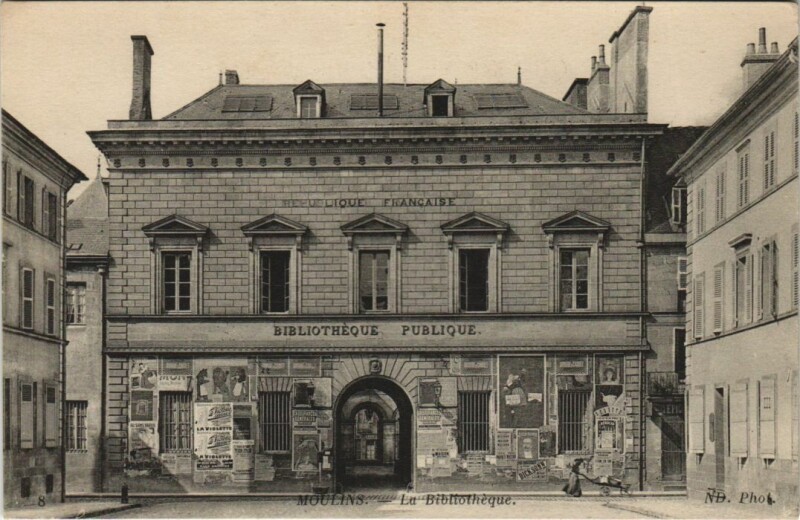 Carte postale ancienne Moulins La Bibliotheque à Moulins