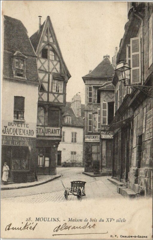 Carte postale ancienne Moulins Maison de Bois du Xve siecle à Moulins