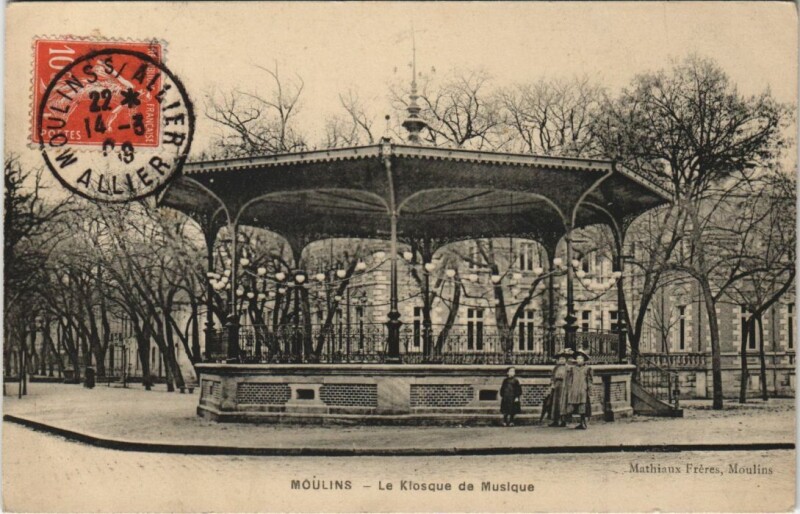 Carte postale ancienne Moulins Kiosque de Musique à Moulins