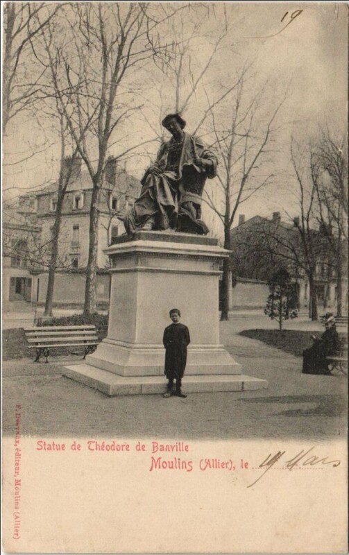 Carte postale ancienne Moulins Statue de Theodore de Banville à Moulins