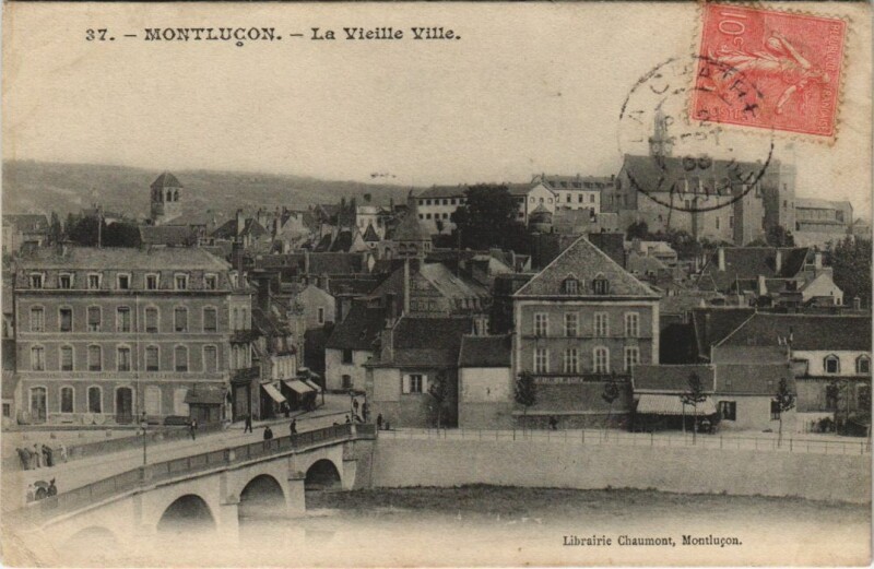 Carte postale ancienne Montlucon La Vieille Ville