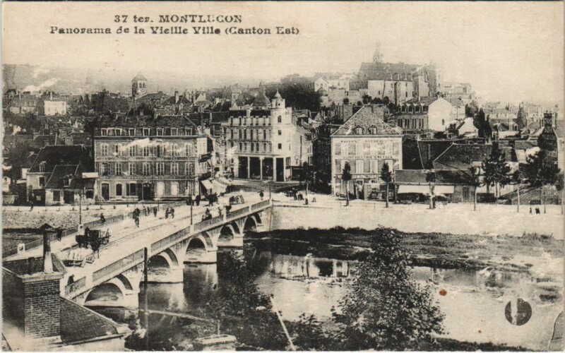 Carte postale ancienne Montlucon Panorama de la Vieille Ville