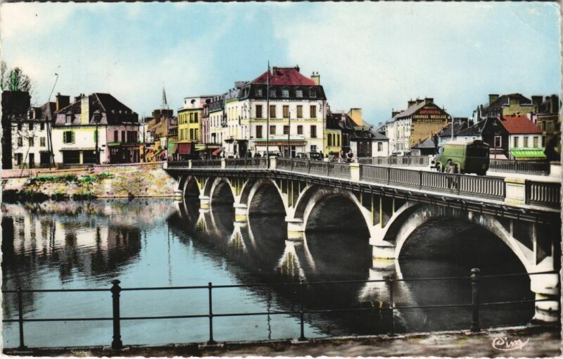 Carte postale ancienne Montlucon Pont Saint Pierre