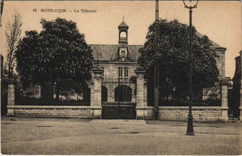 Carte postale ancienne Montlucon Le Tribunal