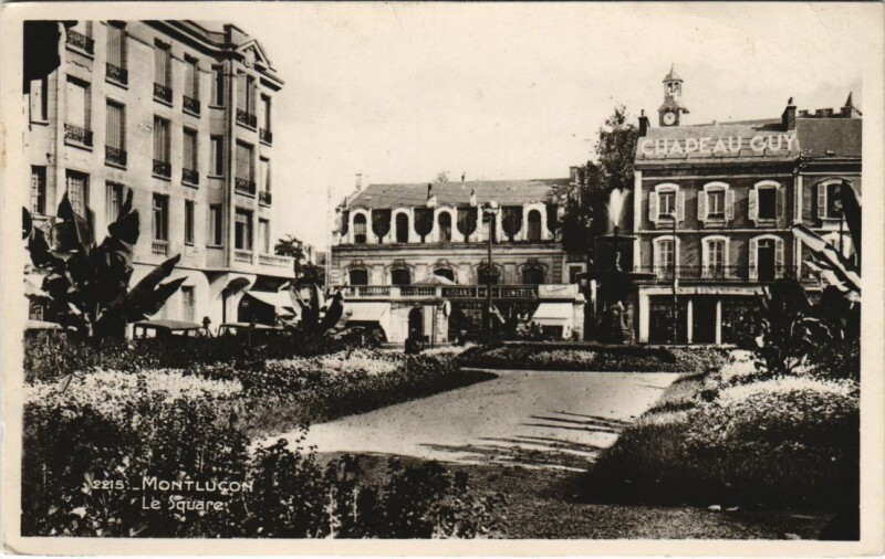 Carte postale ancienne Montlucon Le Square