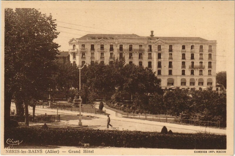Carte postale ancienne Neris les Bains Grand Hotel