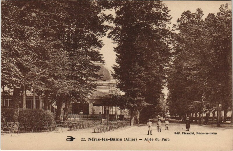 Carte postale ancienne Neris les Bains Allee du Parc