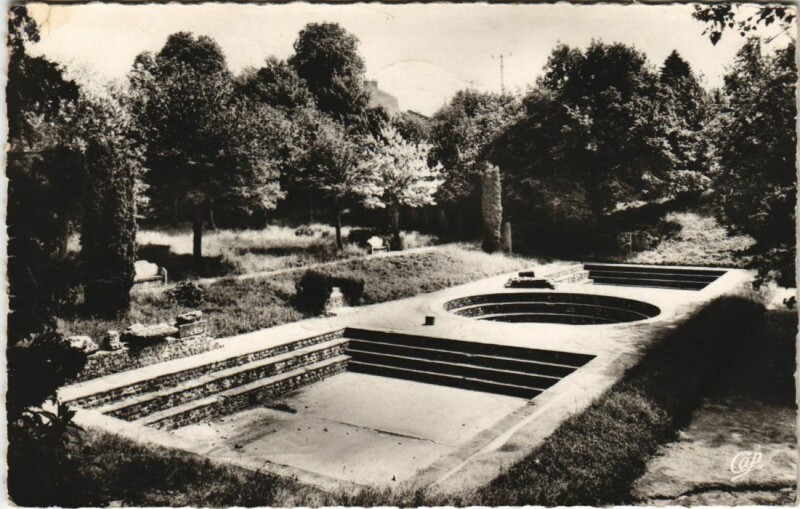 Carte postale ancienne Neris les Bains Piscines Galo Romaines