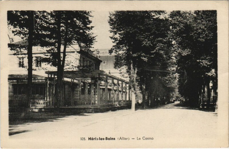 Carte postale ancienne Neris les Bains Le Casino