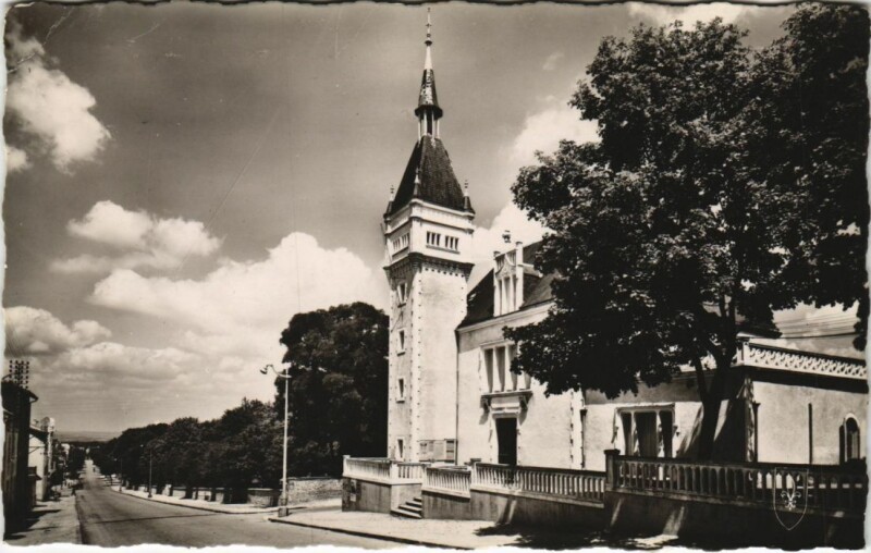 Carte postale ancienne Neris les Bains Hotel de Ville