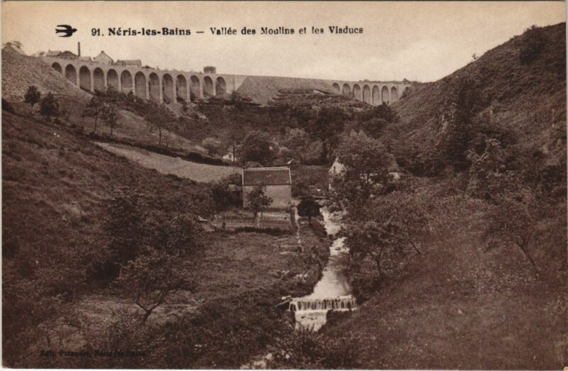 Carte postale ancienne Neris les Bains Vallee des Moulins et les Viaducs à Moulins
