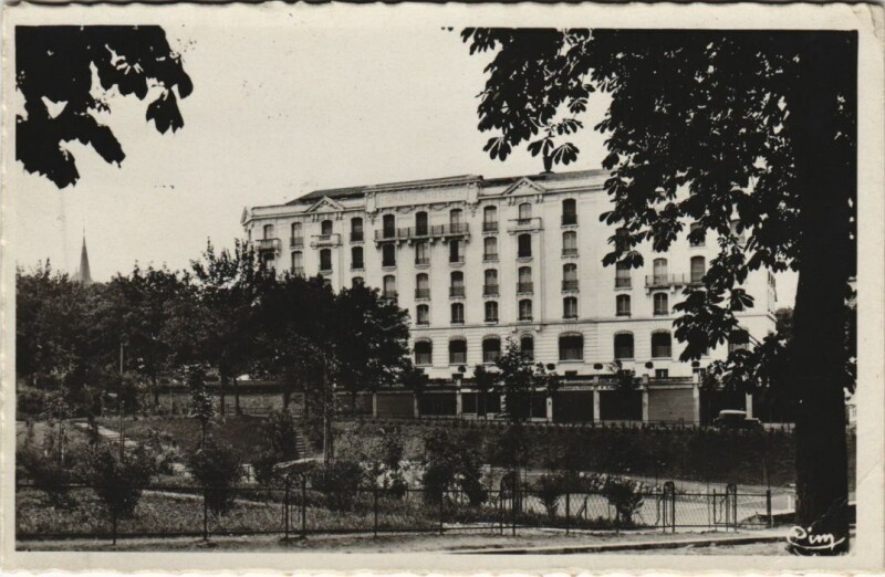 Carte postale ancienne Neris les Bains Grand Hotel