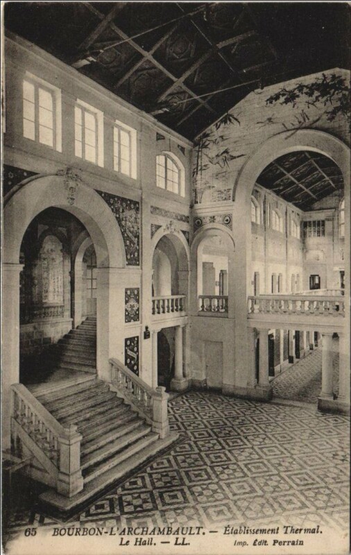 Carte postale ancienne Bourbon-l'Archambault Etablissement Thermal ,Le Hall à Bourbon-l'Archambault