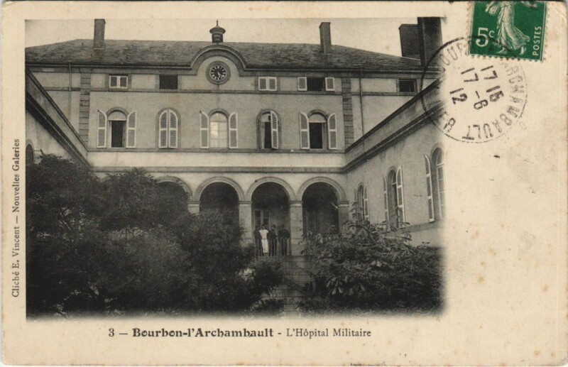 Carte postale ancienne Bourbon-l'Archambault Hotel Militaire à Bourbon-l'Archambault