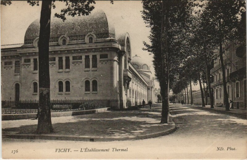 Carte postale ancienne Vichy Etablissement Thermal à Vichy