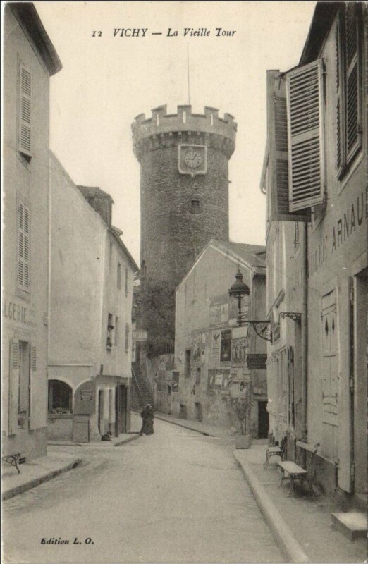 Carte postale ancienne Vichy La Vieille Tour à Vichy
