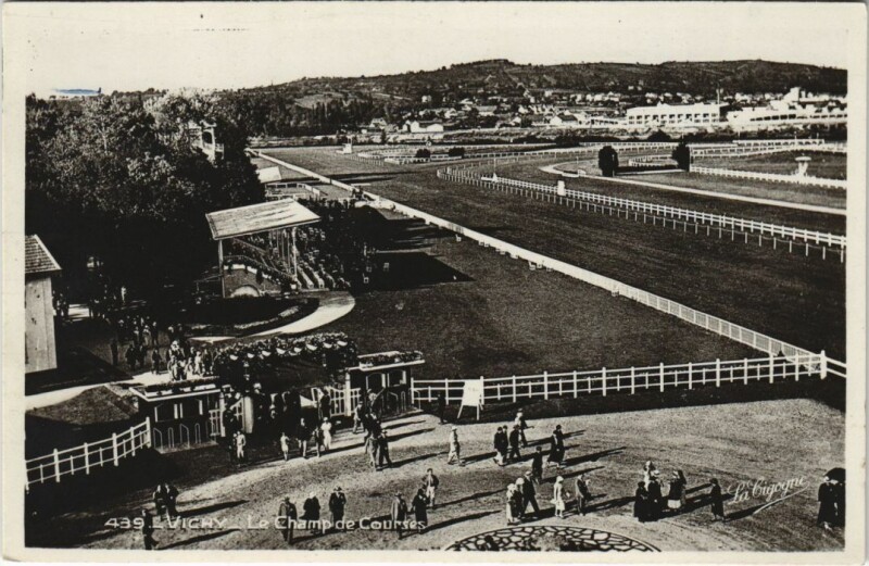 Carte postale ancienne Vichy Le Champ de Courses à Vichy