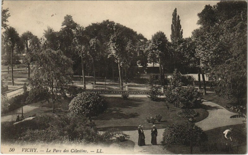 Carte postale ancienne Vichy Le Parc des Celestins à Vichy