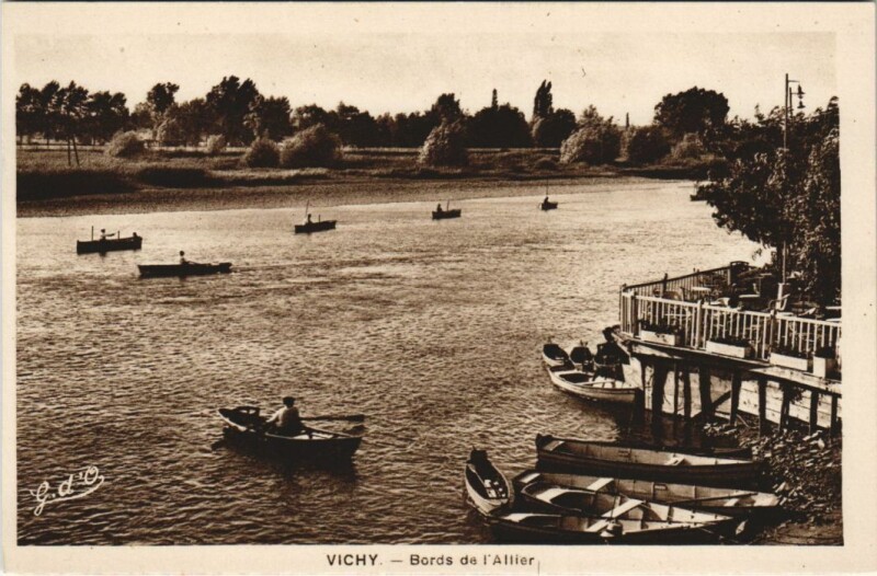 Carte postale ancienne Vichy Bords de l'Allier à Vichy