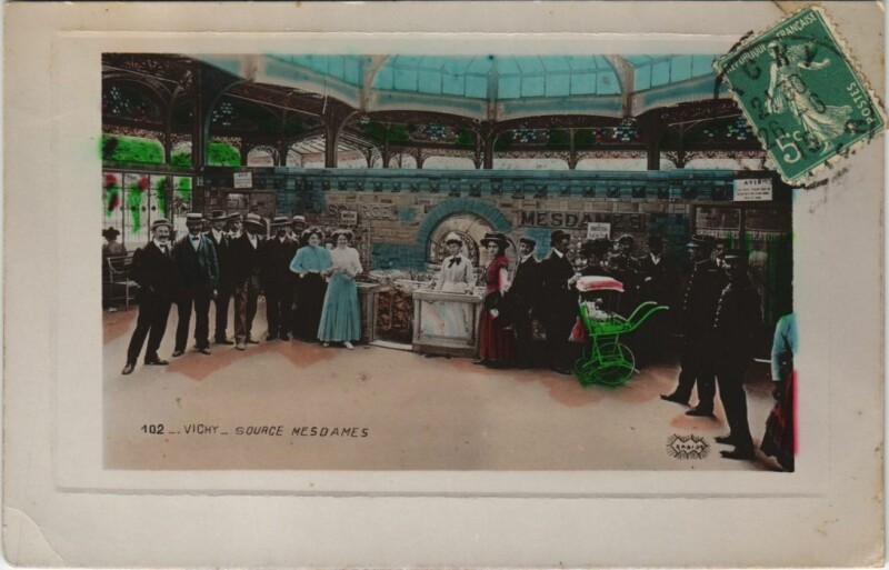 Carte postale ancienne Vichy Source Mesdames à Vichy